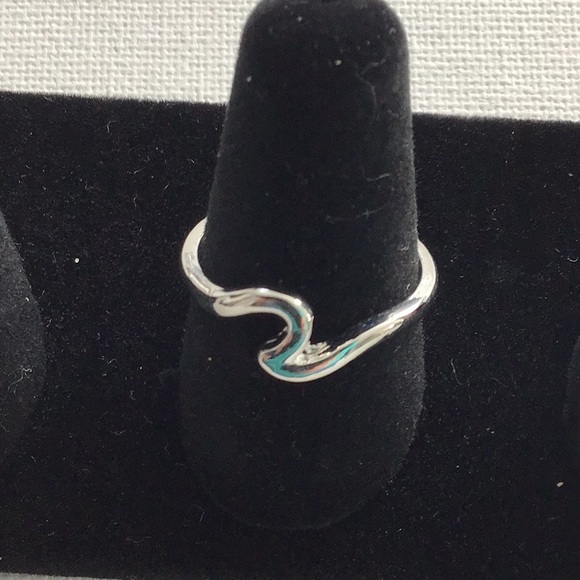 Minimalist Silver Surfer Wave Ring - Picture 4 of 5